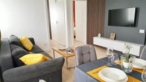 Lovely 2 Bedroom Central Apartment