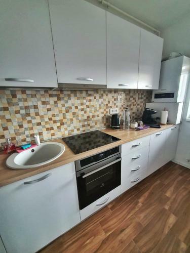 Lovely 2 Bedroom Central Apartment