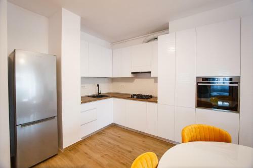 Spacious & Bright 2 Bedroom Central Apartment