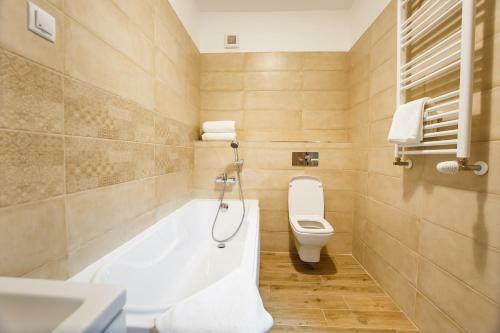 Spacious & Bright 2 Bedroom Central Apartment