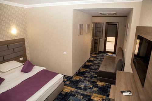 Hotel Yarus Plus