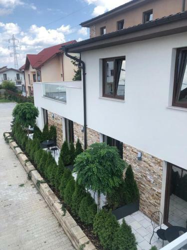 Hotel Yarus Plus