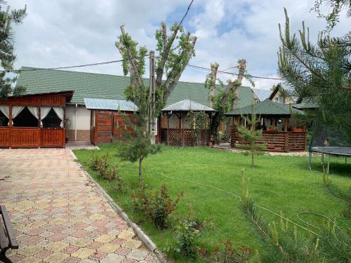Hotel Pensiune Restaurant Rustic Rm Sarat