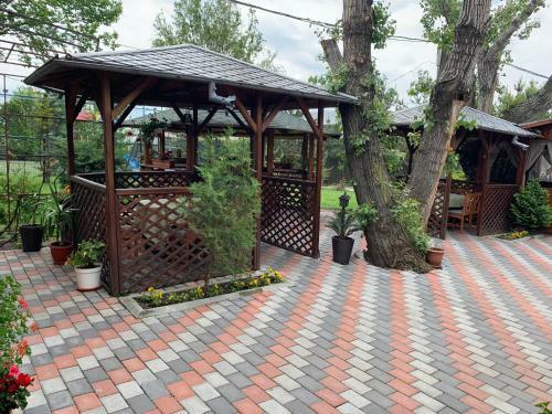 Hotel Pensiune Restaurant Rustic Rm Sarat