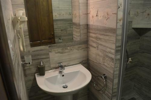 Hostal Cazare 77