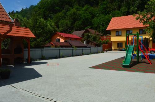 Hostal Cazare 77