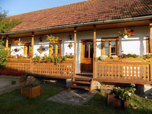 Posada Cserekert, Alszegi Porta