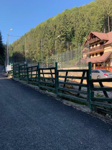 Hostal Pensiunea Valea Cascadelor