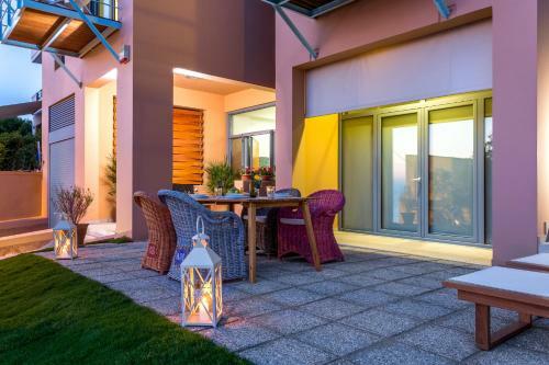 Villa Unlimited Blue