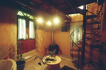 Hostal Ifigenia Luxury Suites