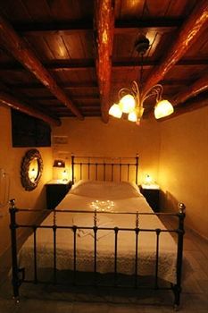 Hostal Ifigenia Luxury Suites
