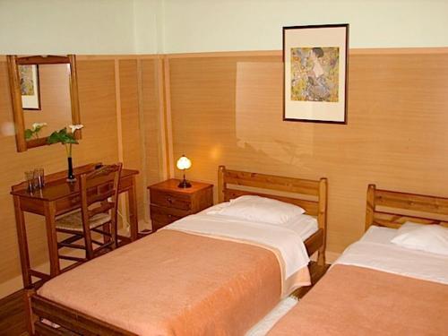 Earini Rooms And Apartments