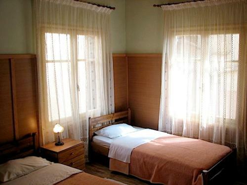 Earini Rooms And Apartments