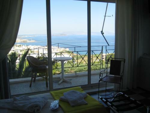 Akrotiri Hotel