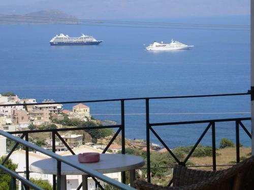 Akrotiri Hotel