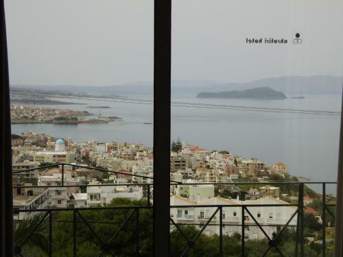 Akrotiri Hotel