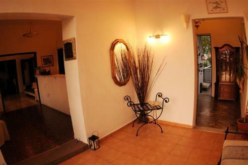 Akrotiri Hotel