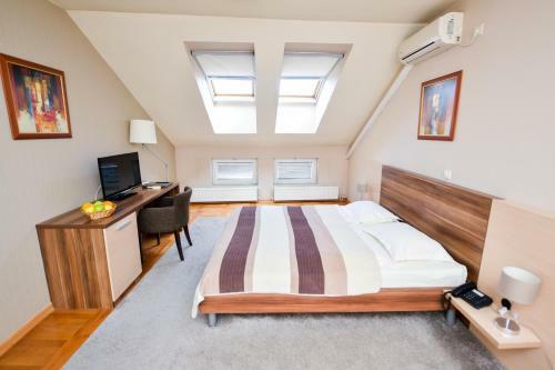 Bed & Breakfast Tema Apartments & Rooms