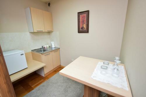 Bed & Breakfast Tema Apartments & Rooms