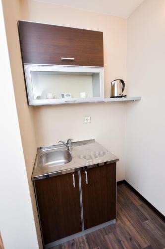 Bed & Breakfast Tema Apartments & Rooms