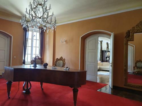 Hotel Schulhoff, Castle And Winery
