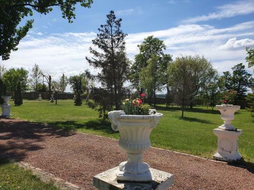 Hotel Schulhoff, Castle And Winery