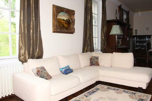 Hotel Schulhoff, Castle And Winery