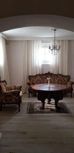 Hotel Schulhoff, Castle And Winery