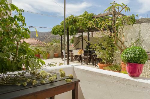 Hostal Kalypso Studios & Rooms