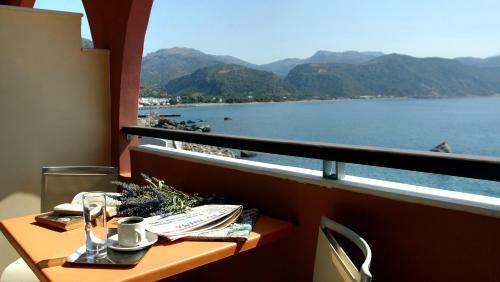 Hotel On The Rocks