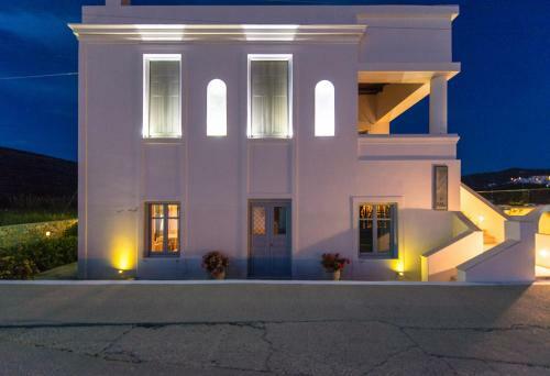 Thomas Apartments