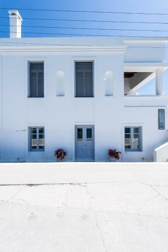 Thomas Apartments