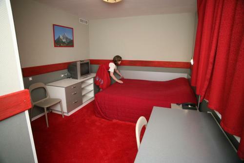 33 Bears Hotel