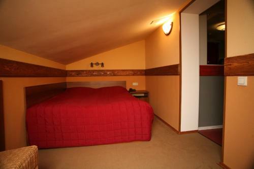 33 Bears Hotel
