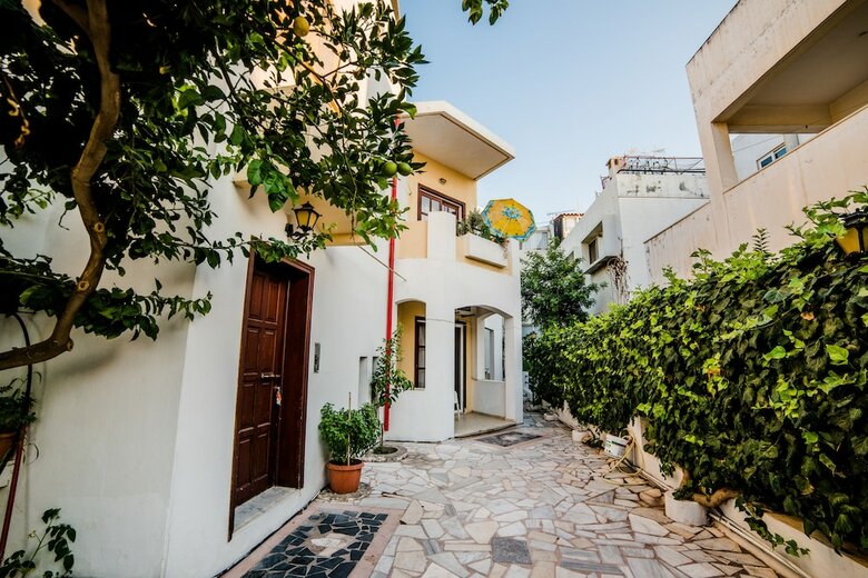 Erato Hotel Apartments