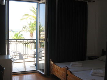 Hostal The Sea Front Rent Rooms