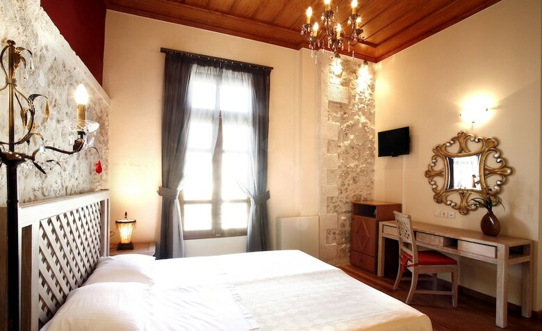 Leo Hotel