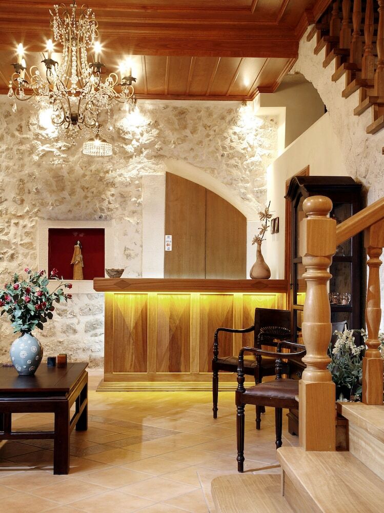 Leo Hotel