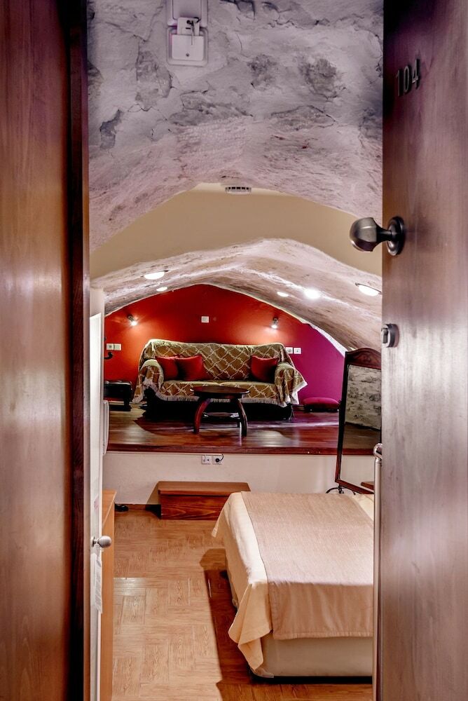 Leo Hotel