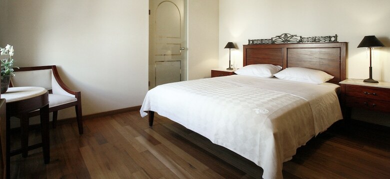 Leo Hotel