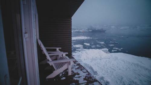 Arctic Cabins White Sea