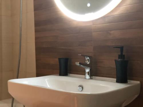 Apartamento ??????? ?????? Modern ?? ???????? 4?