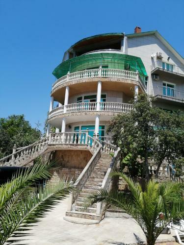 Hostal Ten Zero Six Guest House
