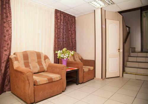 999 Gold Hotel