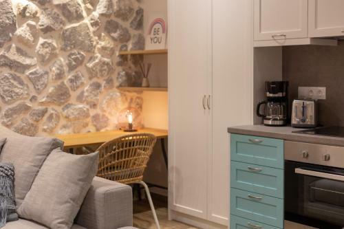 Rapanos Apartments