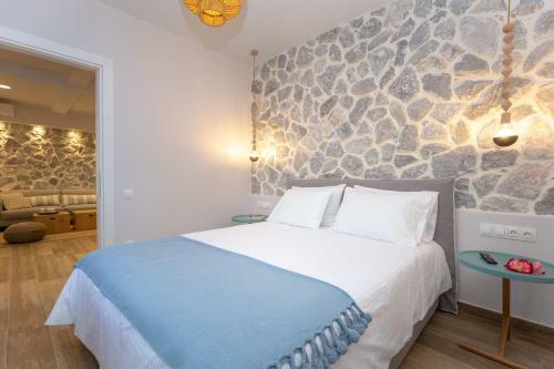 Rapanos Apartments