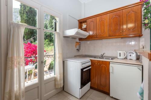 Rapanos Apartments