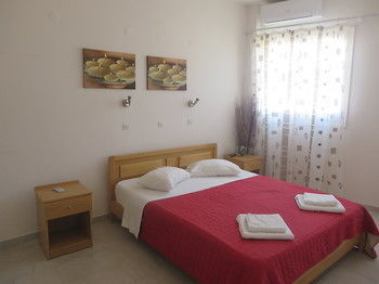 Hostal Maravelia Apartments