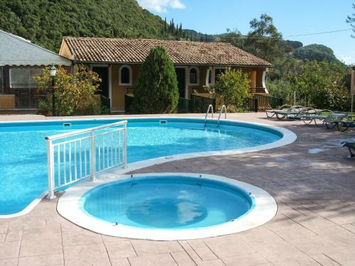 Apartamento Afrodite's Pool And Studios