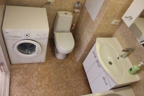 Apartment Tikhomirova 1